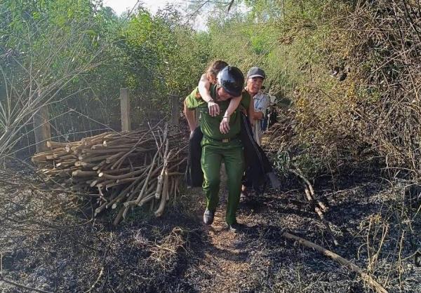 Kịp thời cứu người bị ngạt khói