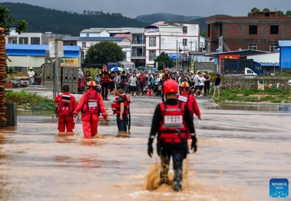 Trung Quốc dốc toàn lực ứng phó mưa lũ, nhiều người thiệt mạng và mất tích