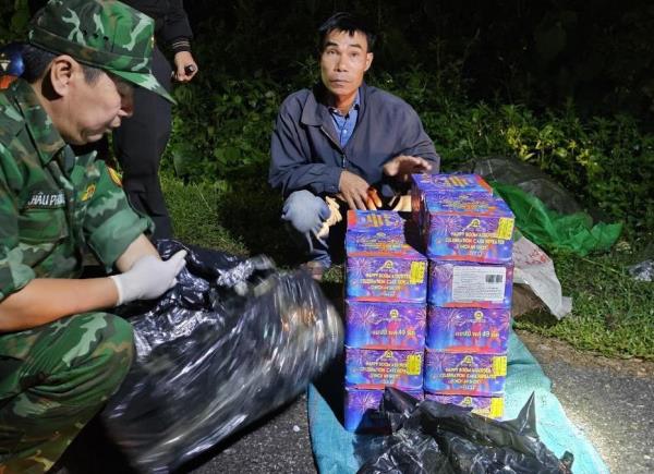 Liên tiếp bắt pháo lậu