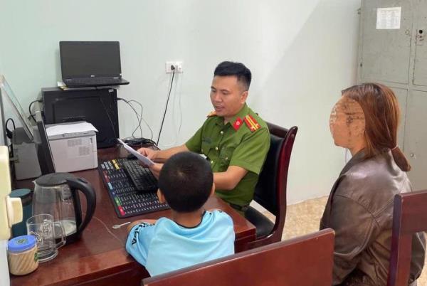 Nghi vấn bé trai bị bố ruột và mẹ kế bạo hành