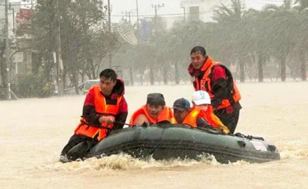 Tin mưa lớn trên 250mm ở miền Trung và dự báo thời tiết 10 ngày tới