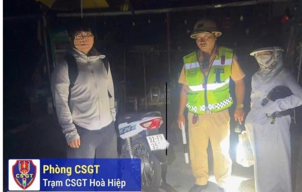 Hỗ trợ người đi đường gặp sự cố trên đèo