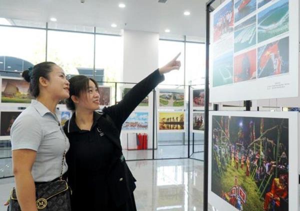 Triển lãm ảnh Giao thoa văn hóa Nam Trung Bộ - Tây Nguyên