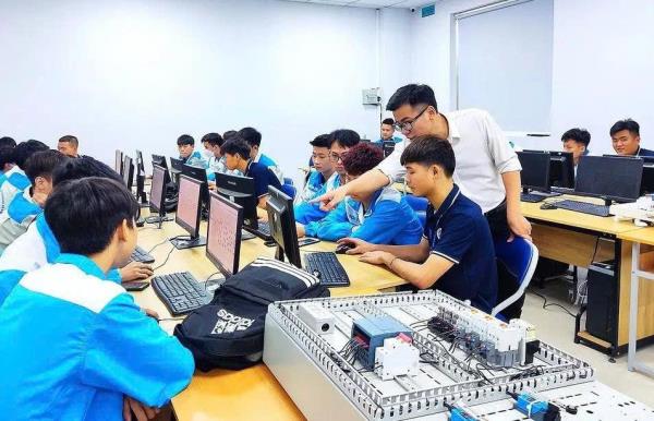 Tạo cơ sở pháp lý thống nhất về hoạt động của trường trung học nghề