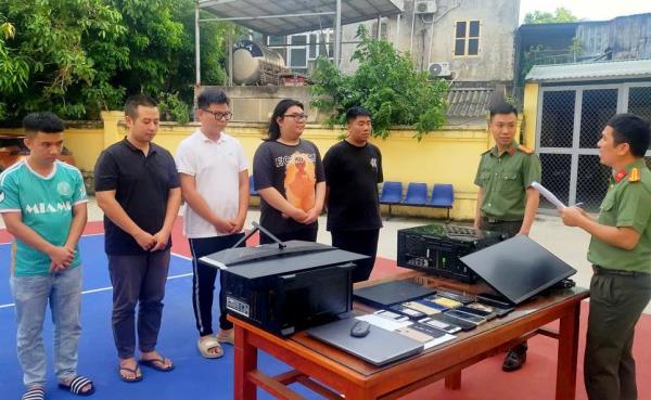 Khởi tố 8 bị can thu thập, tàng trữ, trao đổi, mua bán trái phép thông tin tài khoản ngân hàng