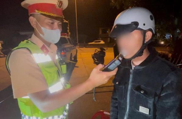 Phát hiện hàng chục bác tài… có cồn