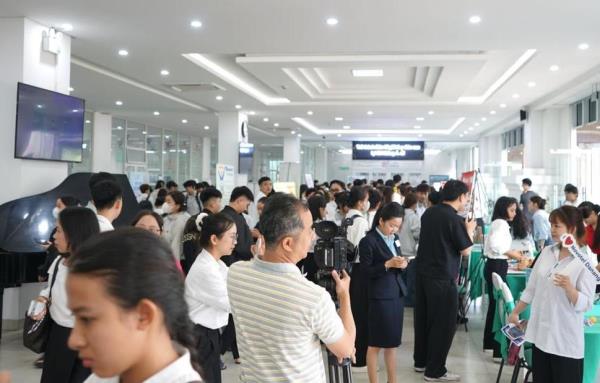 Làm sao để khớp lệnh cung - cầu lao động?