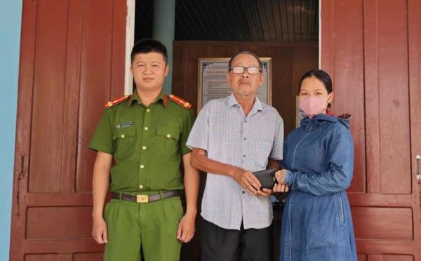 Nhặt được của rơi trả người bị mất