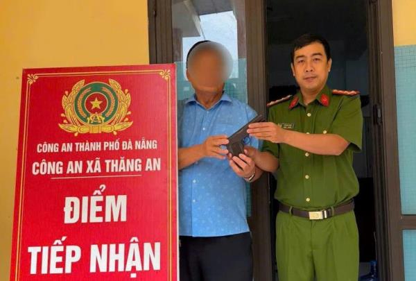 Vận động người dân giao nộp vũ khí