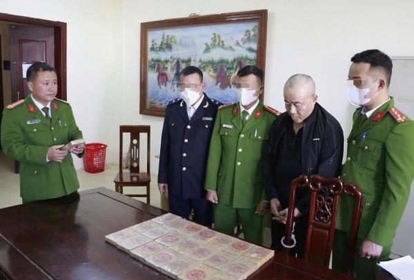 Chặt mắt xích quan trọng trong đường dây ma túy lớn, thu giữ 22 bánh heroin