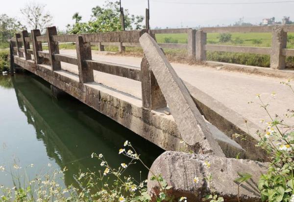 Đường thênh thang, cầu… co ro