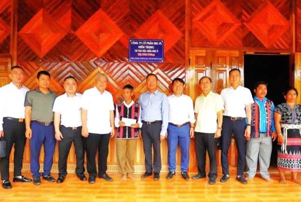 Hơn 600 triệu đồng hỗ trợ xã biên giới Hùng Sơn