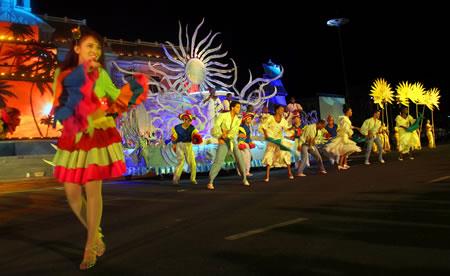 Festival biển Nha Trang 2011: Công viên bờ biển Nha Trang ngập tràn sóng hội Carnaval
