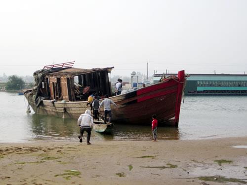 Cạn dần hy vọng tìm thấy thi thể 13 ngư dân