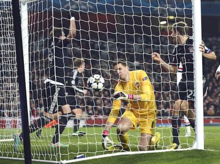 Lượt đi vòng 1/8 UEFA Champions League: Hùm giương oai
