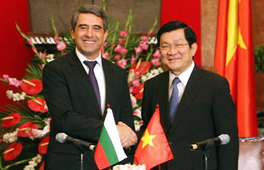 Chủ tịch nước đón và hội đàm với Tổng thống Bulgaria