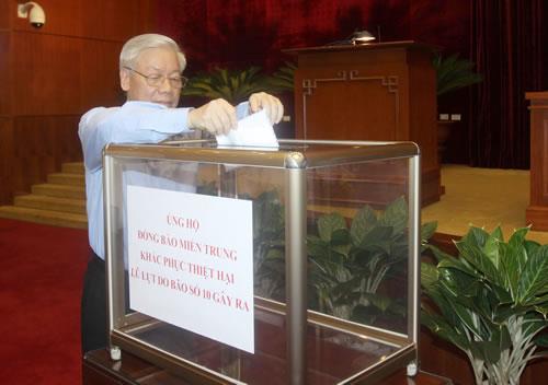Cả nước hướng về đồng bào miền Trung