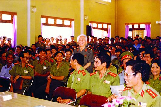 Đại tướng Võ Nguyên Giáp với lực lượng Công an nhân dân Việt Nam