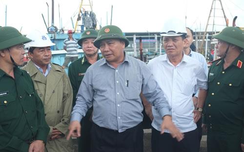 Phó thủ tướng Nguyễn Xuân Phúc kiểm tra công tác phòng, chống bão Haiyan tại miền trung