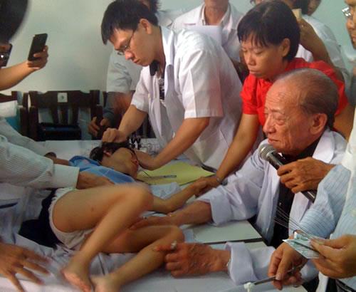 Bác sĩ Nguyễn Tài Thu đào tạo châm cứu cho hơn 60 thầy thuốc, bác sĩ