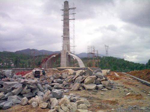 Trên công trường  xây dựng Tượng đài chiến thắng Thượng Đức