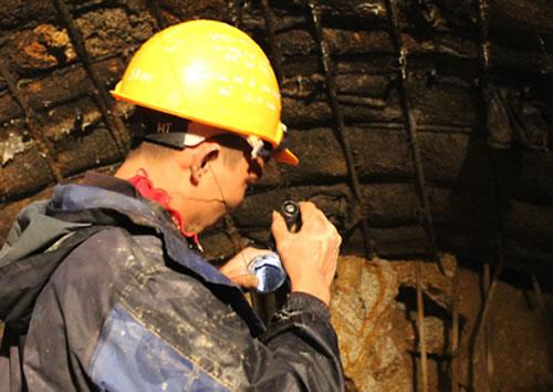 Ngày thứ 2 cứu nạn vụ sập hầm thủy điện Đạ Dâng: Chạy đua với thời gian