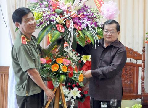 Lãnh đạo CATP chúc mừng Tết cổ truyền của Lào