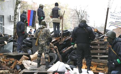 Ukraine leo thang khủng hoảng