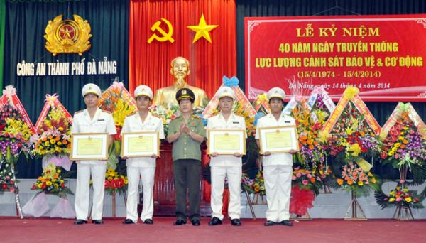 Lực lượng Cảnh sát Bảo vệ và Cơ động kỷ niệm 40 năm Ngày truyền thống