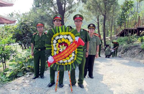 CBCS CAQ Sơn Trà dâng hương mộ Đại tướng Võ Nguyên Giáp