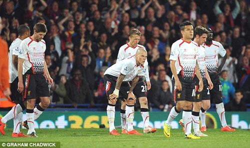 Liverpool dâng cúp cho Man City
