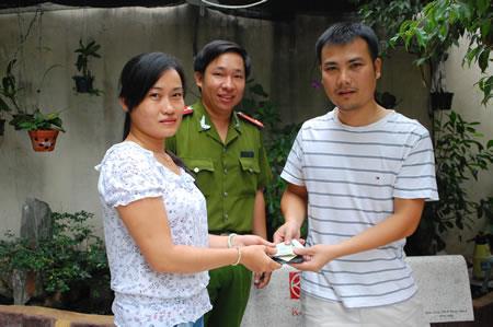 Trả lại tài sản nhặt được