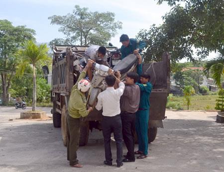 Ùn ùn lên rừng Bà Nà hái quả ươi trái phép