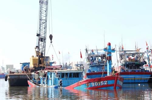 Nỗ lực cứu tàu cá ĐNa 90152