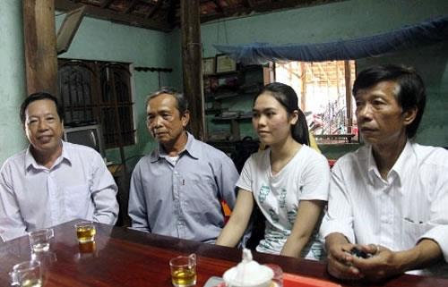 Nữ sinh mồ côi đỗ thủ khoa đại học khối C điểm cao nhất nước