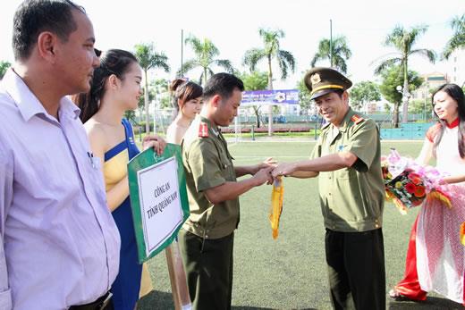 Giải bóng đá truyền thống tranh Cúp Báo Công an TP Đà Nẵng lần thứ V-2014 tưng bừng khai mạc