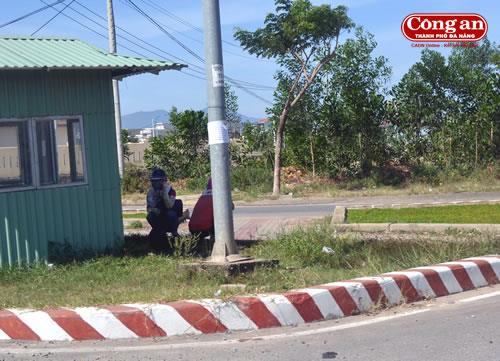 Gái mại dâm quá giang ở chân cầu vượt Hòa Cầm