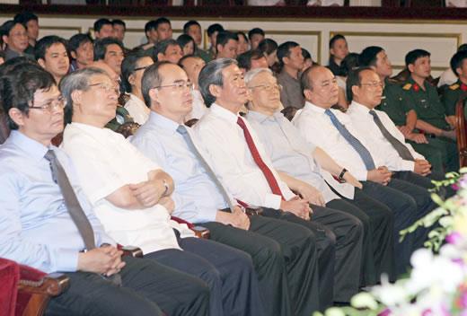 Tổng Bí thư Nguyễn Phú Trọng dự Chương trình nghệ thuật đặc biệt kỷ niệm 45 năm thực hiện Di chúc của Chủ tịch Hồ Chí Minh
