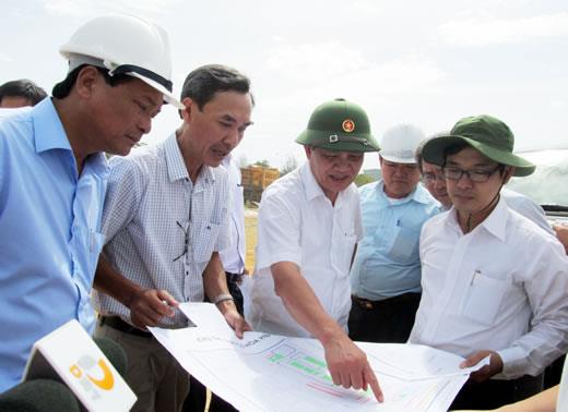 Bí thư Thành ủy Đà Nẵng kiểm tra thực tế một số dự án còn nợ đất tái định cư tại Liên Chiểu