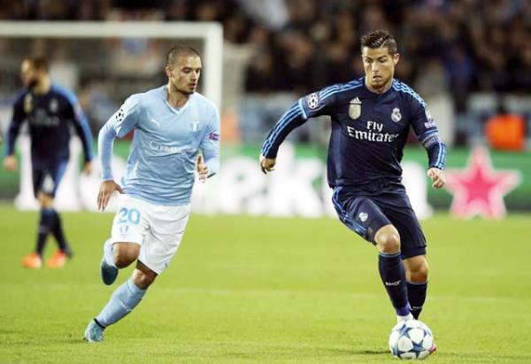 Ronaldo bắt kịp kỷ lục của chúa nhẫn Raul