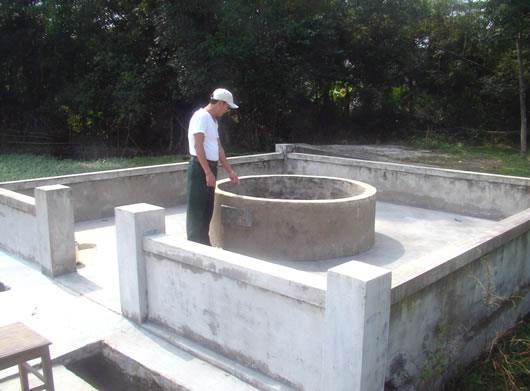 Người mẹ nhẫn tâm ném con xuống giếng