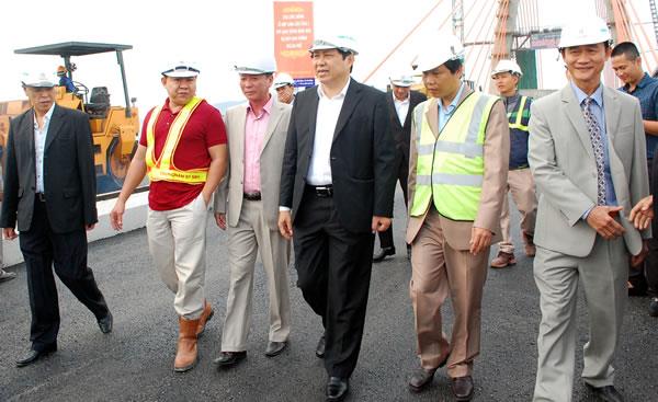 Xuân trên công trình nút giao thông khác mức Ngã ba Huế