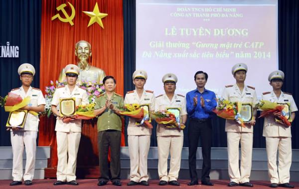 Đối thoại tháng ba với phụ nữ và thanh niên công an