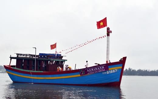 Hạ thủy tàu cá đầu tiên vay vốn theo Nghị định 67