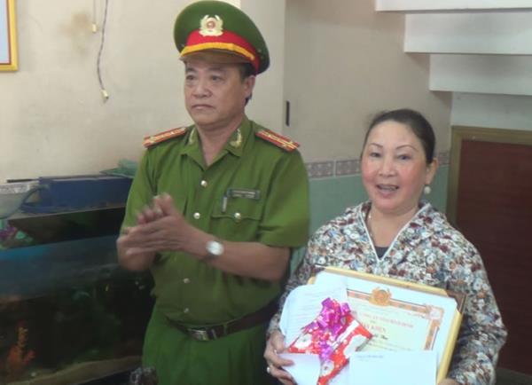 Khen thưởng công dân tích cực tham gia chữa cháy