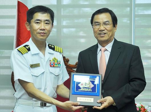 Tiếp chỉ huy tàu Hải quân Nhật Bản thăm Đà Nẵng