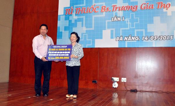Trao tài trợ Tủ thuốc Bác sỹ Trương Gia Thọ cho bệnh nhân ung thư nghèo