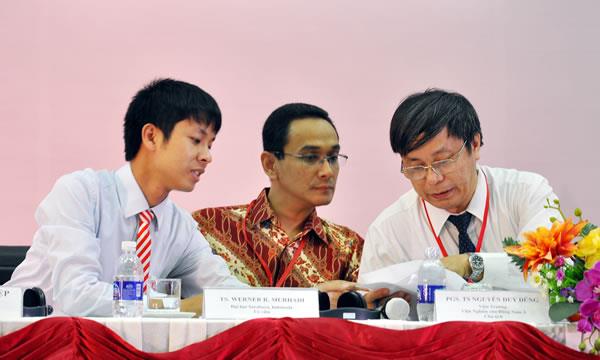 Nhận diện cơ hội và thách thức cho cộng đồng ASEAN