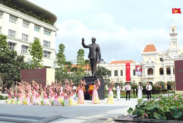 Khánh thành Tượng đài Chủ tịch Hồ Chí Minh tại thành phố mang tên Người