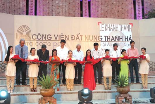 Khánh thành công viên đất nung Thanh Hà